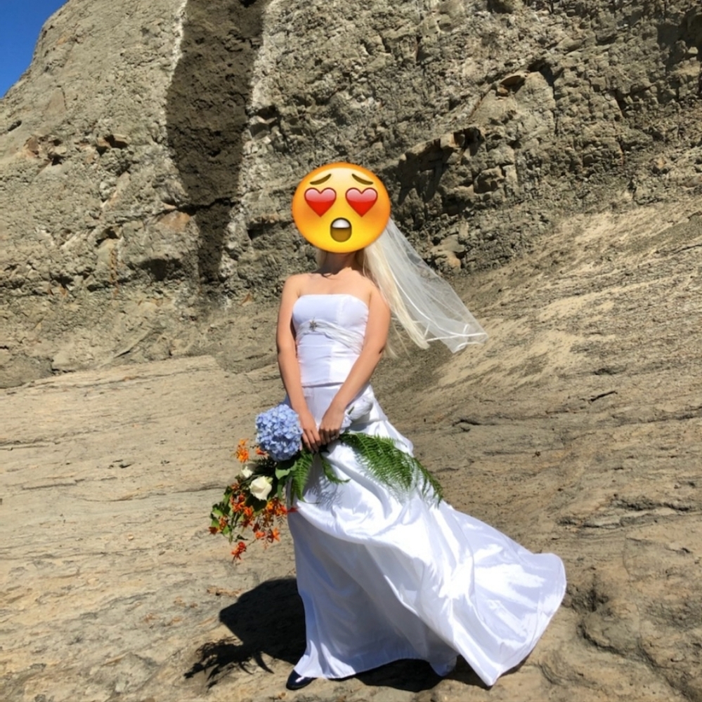 White wedding dress strapless 4 almost satin texture